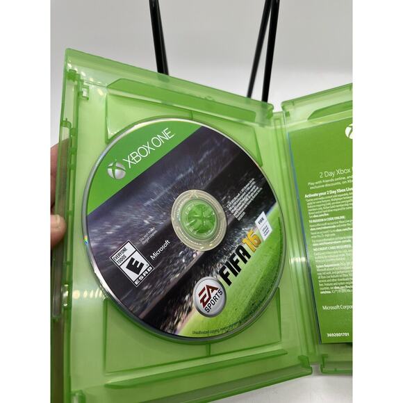 Microsoft Xbox One FIFA 16 Soccer Video Game EA Sports 2015 Tested Legends Team - Picture 5 of 7